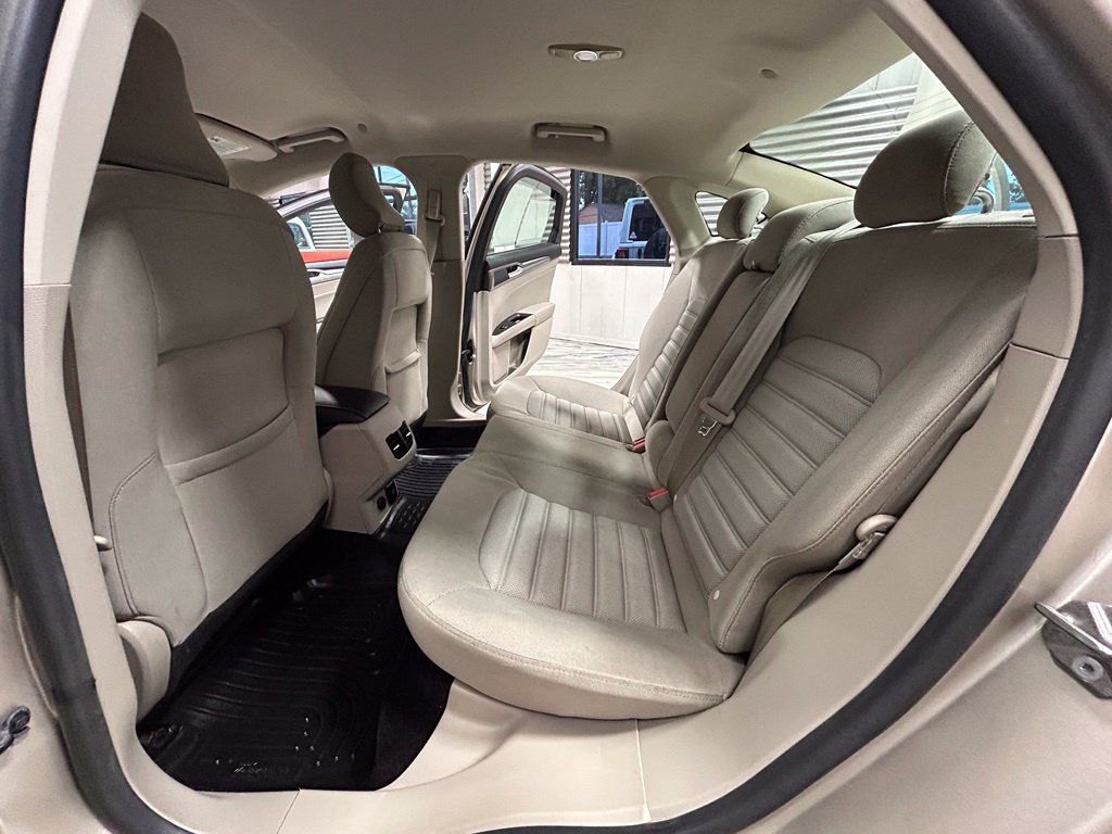 Used 2017 Ford Fusion SE FWD image 48