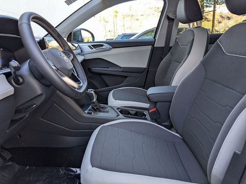 Used 2025 Volkswagen Taos SE w/ Panoramic Sunroof Package image 15