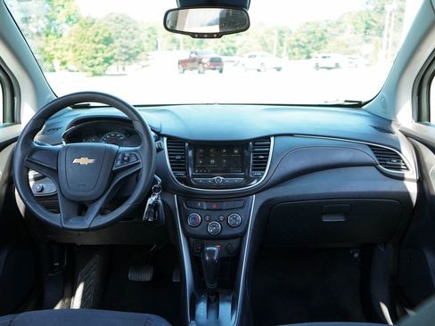 Used 2019 Chevrolet Trax LS image 10