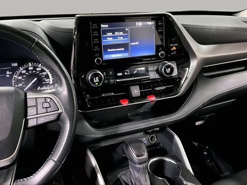 Used 2022 Toyota Highlander XLE AWD/4WD image 7
