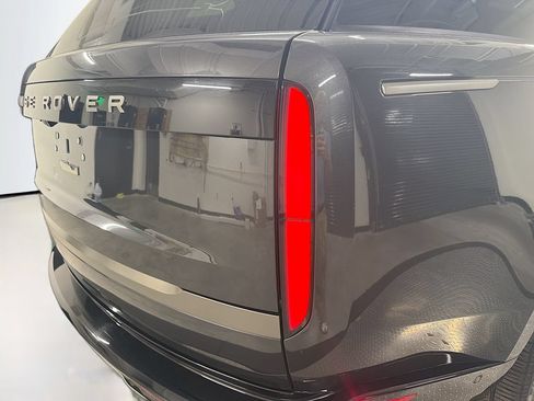Used 2025 Land Rover Range Rover SE AWD/4WD image 33