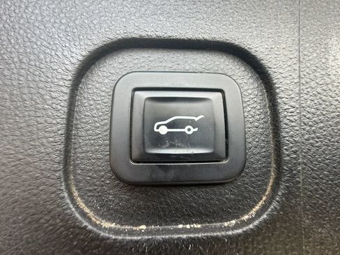 Used 2017 GMC Terrain SLT w/ Open Road Package AWD/4WD image 14