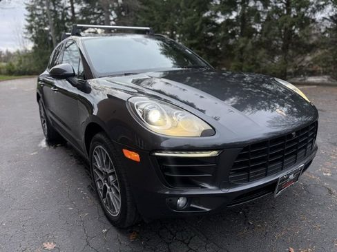 Used 2017 Porsche Macan S image 3