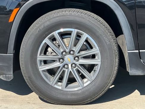 Used 2023 Chevrolet Traverse LT FWD image 36