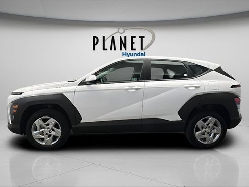 Certified 2025 Hyundai Kona SE image 2