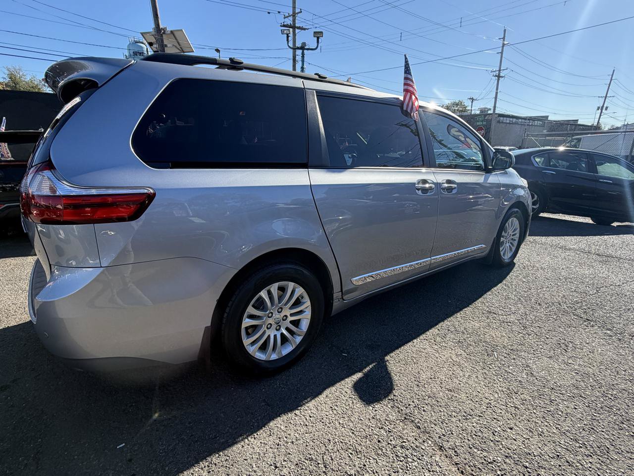 Used 2017 Toyota Sienna XLE w/ XLE Navigation Package FWD image 11