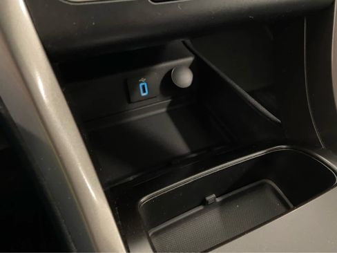 Used 2018 Ford Fusion SE w/ Fusion SE Technology Package image 32