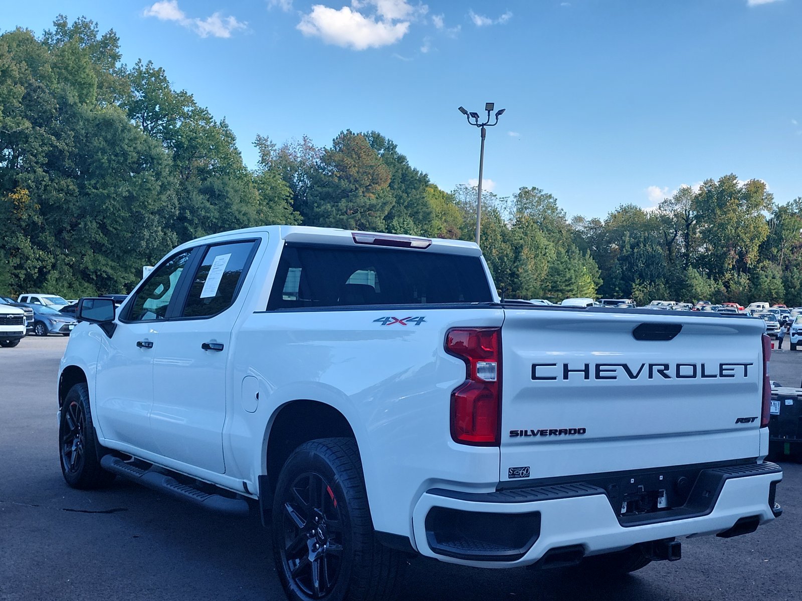 Used 2022 Chevrolet Silverado 1500 RST w/ Redline Edition AWD/4WD image 3
