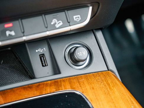 Used 2023 Audi Q5 2.0T Premium w/ Convenience Package image 21