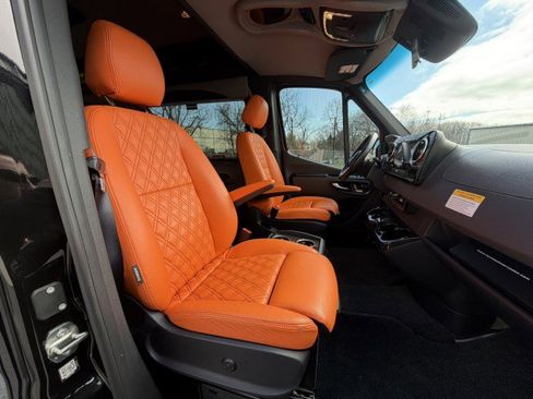 Used 2022 Mercedes-Benz Sprinter 2500 image 34