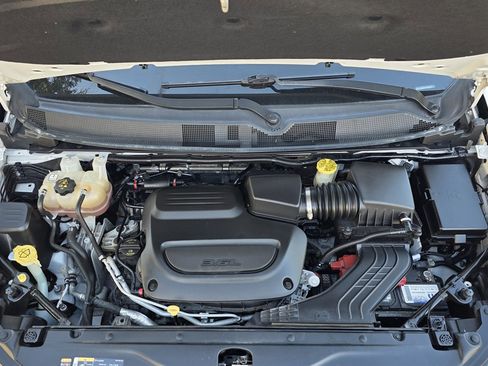 Used 2022 Chrysler Voyager LX image 11