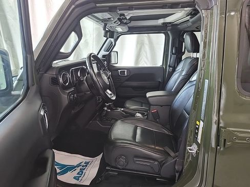 Used 2022 Jeep Wrangler Unlimited Sahara AWD/4WD image 5