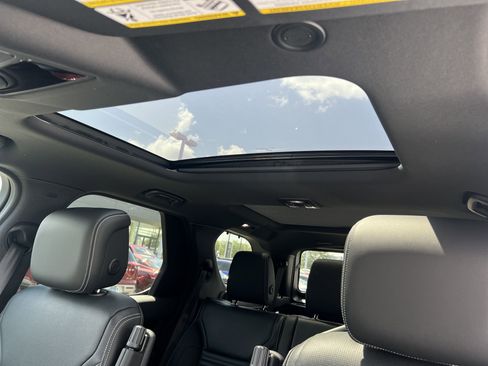 New 2025 Land Rover Discovery S image 26