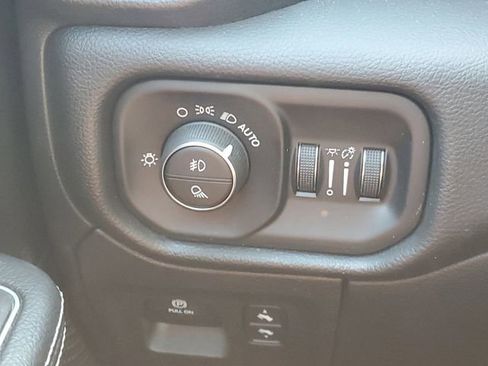 Used 2023 RAM 1500 Laramie AWD/4WD image 19