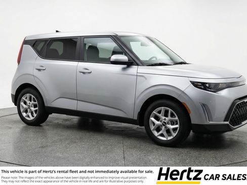 Used 2025 Kia Soul LX w/ LX Technology Package image 1