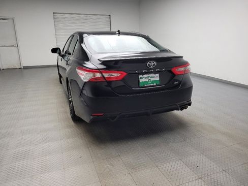 Used 2020 Toyota Camry SE image 6