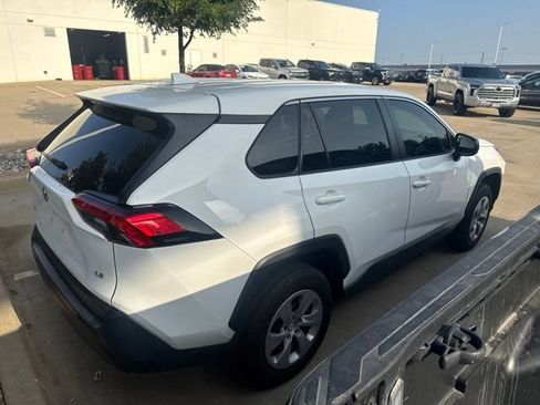 Used 2022 Toyota RAV4 LE FWD image 3