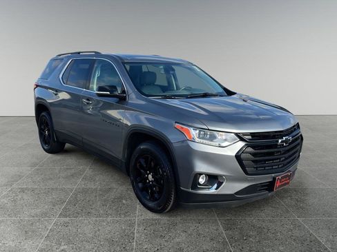 Used 2019 Chevrolet Traverse LT w/ LPO, Blackout Package image 3