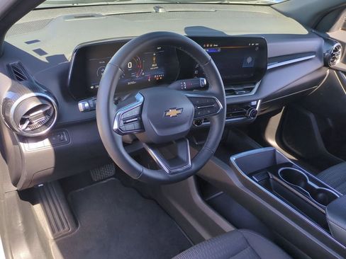 Used 2025 Chevrolet Equinox LT AWD/4WD image 13