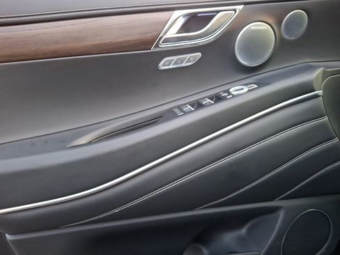 Certified 2025 Genesis GV80 2.5T Prestige AWD/4WD image 13