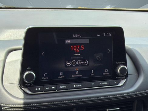 Used 2024 Nissan Rogue SV w/ SV Premium Package FWD image 19
