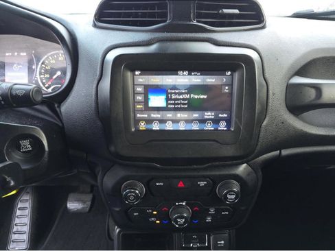 Used 2018 Jeep Renegade Latitude image 22