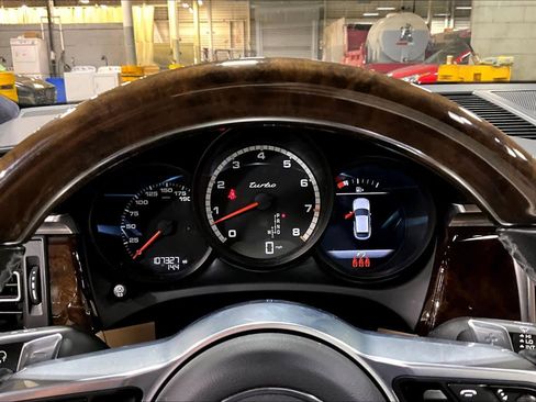 Used 2020 Porsche Macan Turbo AWD/4WD image 52