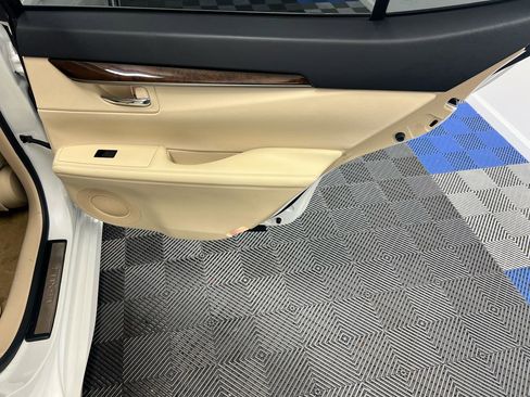 Used 2015 Lexus ES 350 w/ Premium Package image 17