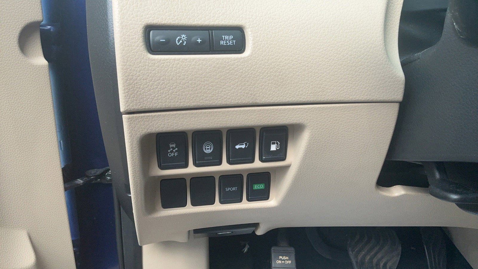Used 2019 Nissan Rogue SV FWD image 17