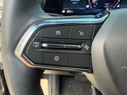 Used 2025 Chevrolet Traverse LT w/ Driver Confidence Package image 21