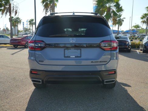 Used 2025 Honda Pilot Black Edition image 11