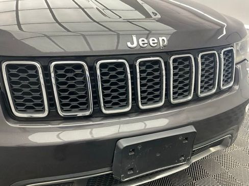 Used 2018 Jeep Grand Cherokee Limited image 27