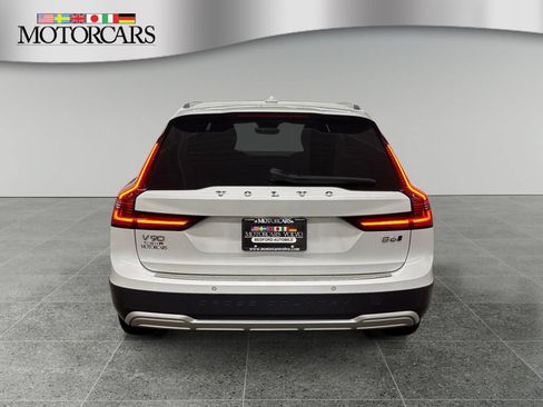Used 2022 Volvo V90 B6 Cross Country w/ Advanced Package AWD/4WD image 4