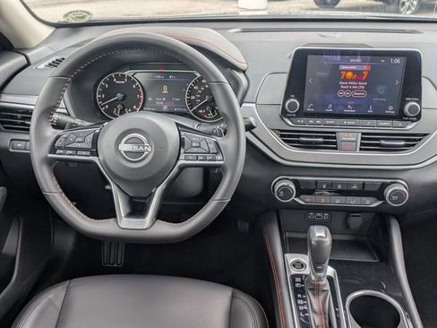 Used 2024 Nissan Altima 2.5 SR AWD/4WD image 30