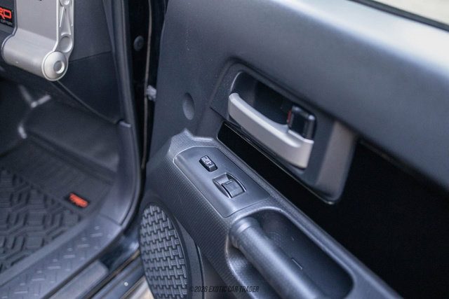 Used 2007 Toyota FJ Cruiser 4WD w/ TRD Special Edition image 53