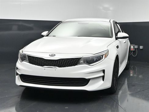 Used 2018 Kia Optima LX FWD image 2