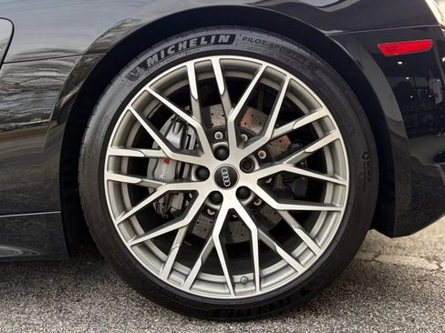 Used 2017 Audi R8 V10 w/ Ceramic Brake Package image 8