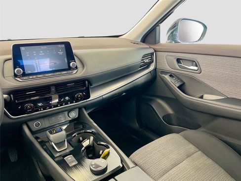 Used 2021 Nissan Rogue SV image 25