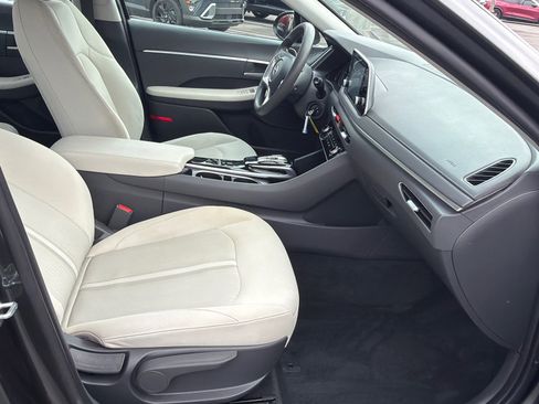 Used 2022 Hyundai Sonata SE image 13