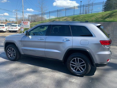 Used 2019 Jeep Grand Cherokee Limited AWD/4WD image 3