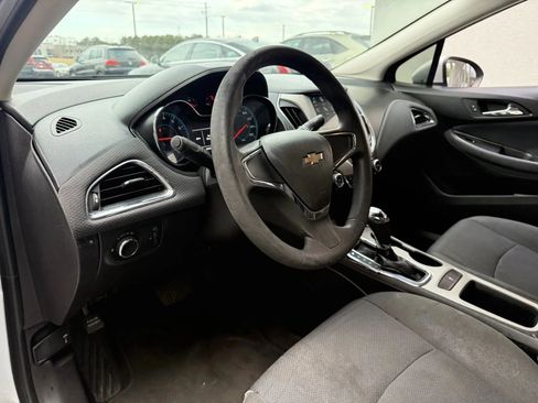 Used 2018 Chevrolet Cruze LS image 17