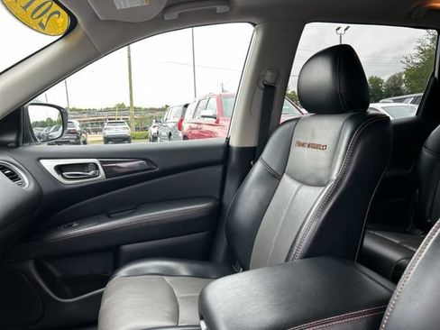Used 2019 Nissan Pathfinder SL AWD/4WD image 36