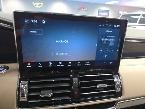 Used 2023 Lincoln Navigator Reserve AWD/4WD image 27