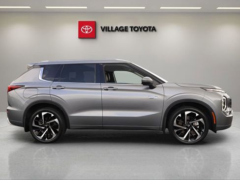 Used 2023 Mitsubishi Outlander SEL AWD/4WD image 6