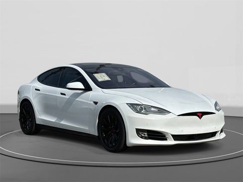 Used 2016 Tesla Model S 70D image 3
