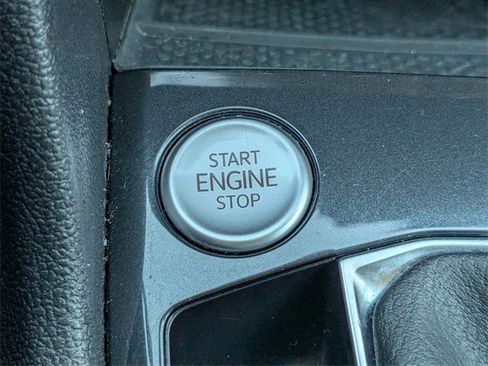 Used 2023 Volkswagen Tiguan SE w/ Panoramic Sunroof Package image 26