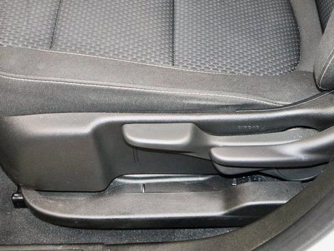 Used 2023 GMC Acadia SLE image 25