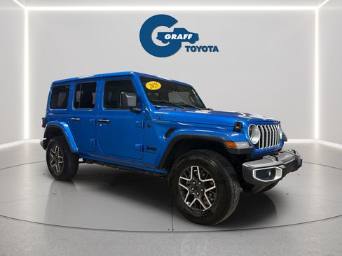 Used 2025 Jeep Wrangler Unlimited Sahara AWD/4WD image 4