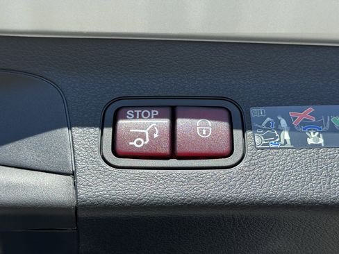 New 2025 Mercedes-Benz GLS 450 4MATIC image 15