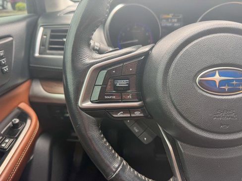 Used 2018 Subaru Outback 2.5i Touring w/ Popular Package #3 AWD/4WD image 9